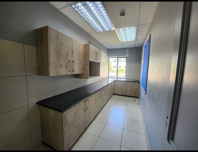 247M² OFFICE TO LET IN VORNA VALLEY